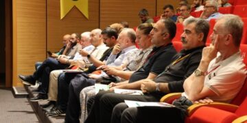 Amed’de ekonomi çalıştayı: Halkımızla birlikte komünü inşa edeceğiz