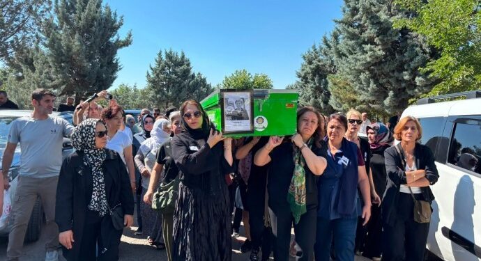 Nevin İl defnedildi: Mücadeleden hiç vazgeçmedi