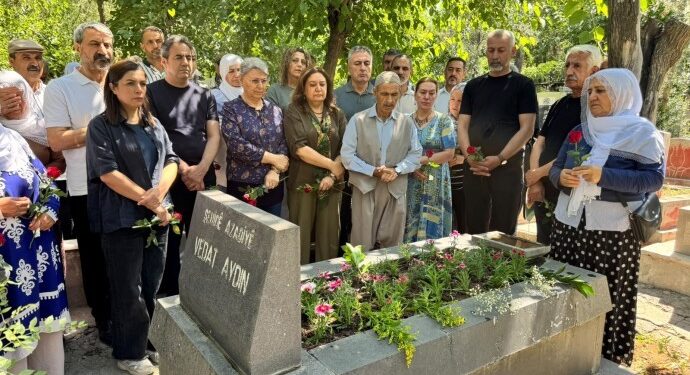 Vedat Aydın mezarı başında anıldı