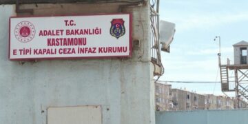 Irkçı saldırıya uğrayıp tutuklandı: İddianamede Kürtçe’ye ‘yabancı dil’ denildi