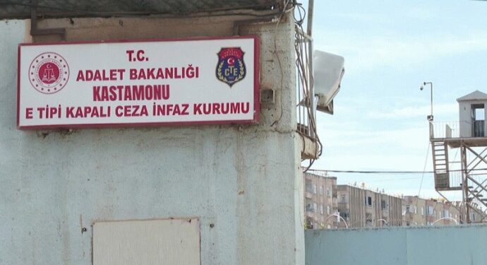 Irkçı saldırıya uğrayıp tutuklandı: İddianamede Kürtçe’ye ‘yabancı dil’ denildi
