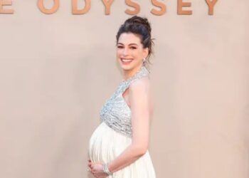 Anne Hathaway’den 43 yaşında sürpriz hamilelik itirafı: ‘Hamile kız kardeşlerim her an güçlü ve zarif gözükmek zorunda değilsiniz’