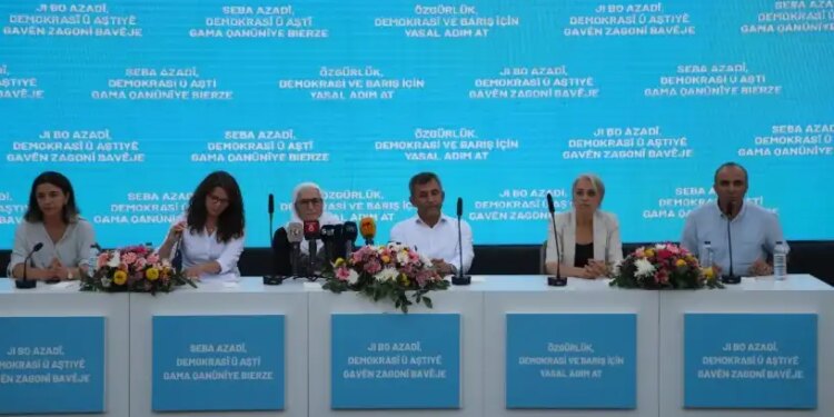 Silah yakma töreninin yıldönümü açıklaması: Yasayı kim için çıkarıyorsanız onunla müzakere edin