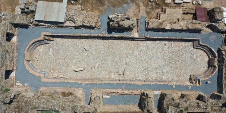 Tralleis Antik Kenti’nde heyecan veren keşif: 2 bin yıllık ‘olimpik’ yüzme havuzu gün yüzüne çıkarıldı