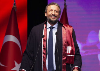 Basketbolda Akademik Gurur, Hidayet Türkoğlu Cübbe Giydi