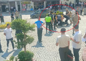 Bursa Adliyesi Önünde Meydan Savaşı! Bir Polis Dahil 3 Yaralı, 5 Gözaltı