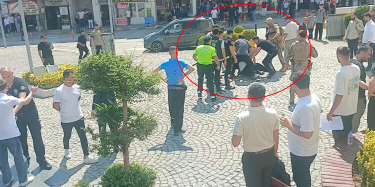 Bursa Adliyesi Önünde Meydan Savaşı! Bir Polis Dahil 3 Yaralı, 5 Gözaltı