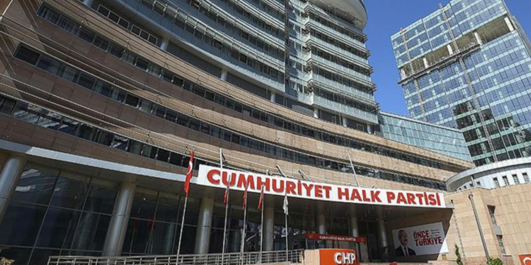 CHP'de YENİ Parti Atağı! İstanbul'da 33, Ankara'da 12 İlçe Başkanı Görevden Alındı