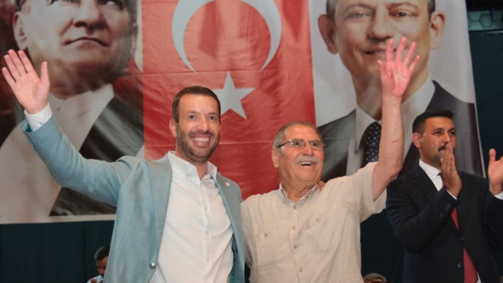 Ceyhan'da CHP'den Toplu İstifa: Belediye Başkanı Dahil Çok Sayıda Kişi YENİ Parti’ye Katıldı