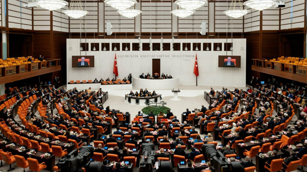 Emekli Zammı, Öğrenci Affı, Askerlik Sürprizi... Gözler Cuma Gününde! AK Parti'den Çifte Kanun Teklifi