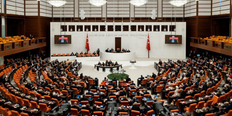 Emekli Zammı, Öğrenci Affı, Askerlik Sürprizi... Gözler Cuma Gününde! AK Parti'den Çifte Kanun Teklifi