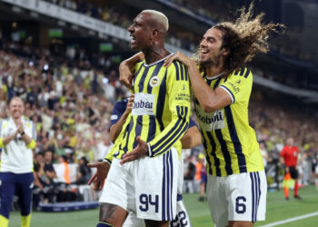 Fenerbahçe Devler Ligi Yürüyüşüne Galibiyetle Başladı