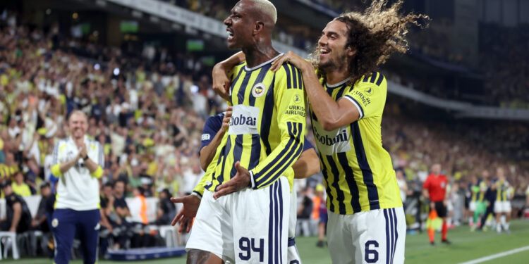 Fenerbahçe Devler Ligi Yürüyüşüne Galibiyetle Başladı