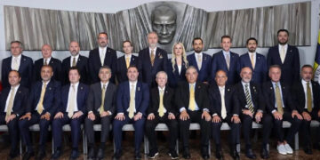 Fenerbahçe Yönetiminde Şok Deprem: Aziz Yıldırım’ın Sağ Kolu Dahil 7 İsim İstifa Etti