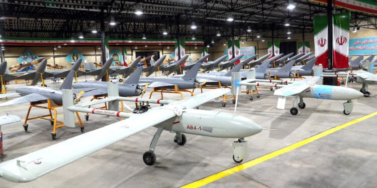 İran Kamikaze İHA'larla Bahreyn'deki ABD Üssünü Vurdu
