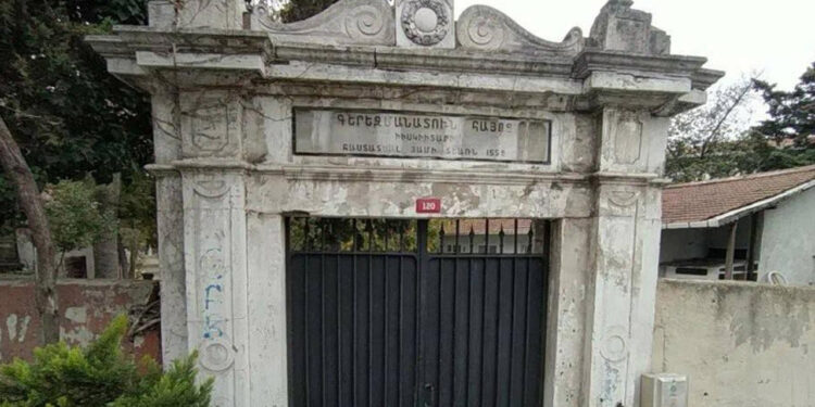 İstanbul'da Ermeni Mezarlığına Saldırı