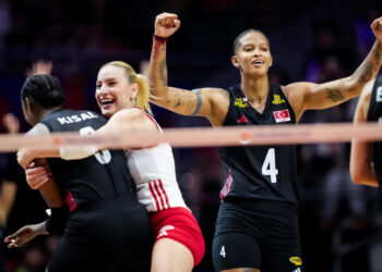 Japonya'yı Evinde Devirdik! Filenin Sultanları Çin'deki Finalleri Garantiledi