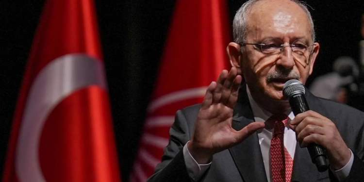 Kılıçdaroğlu'ndan Özgür Özel'e Çağrı: 'Hiç Kimsenin Partiden Ayrılma Lüksü Yok'