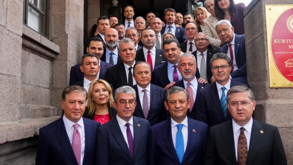 Kulisler Bu İddiayla Çalkalanıyor: YENİ Parti’den 10 Vekil İstifa Edebilir