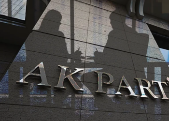 Kulislerde 'Transfer' Hareketliliği: AK Parti'ye Katılacağı İddia Edilen Vekil Telefonlarını Kapattı