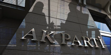 Kulislerde 'Transfer' Hareketliliği: AK Parti'ye Katılacağı İddia Edilen Vekil Telefonlarını Kapattı