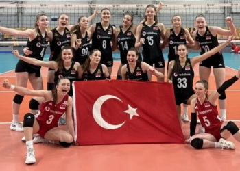 Namağlup Finale Gelmişlerdi: Filenin Genç Sultanları Avrupa İkincisi Oldu
