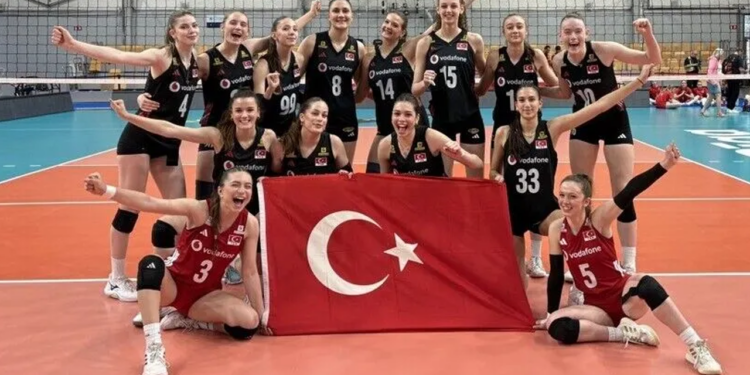 Namağlup Finale Gelmişlerdi: Filenin Genç Sultanları Avrupa İkincisi Oldu