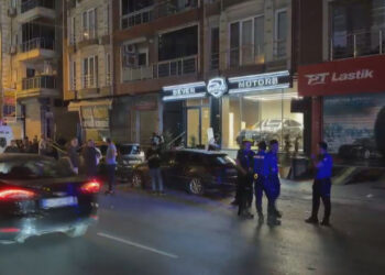 Oto Galeriye Kurşun Yağmuru, Bir Ölü 3 Yaralı: Saldırgan 15 Yaşında Çıktı