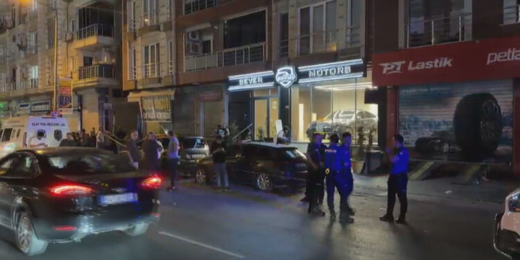 Oto Galeriye Kurşun Yağmuru, Bir Ölü 3 Yaralı: Saldırgan 15 Yaşında Çıktı