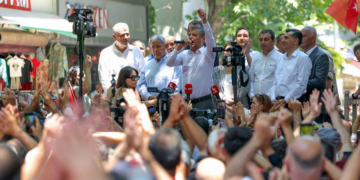 Özgür Özel'den Adana'dan Seslendi: 'Mücadeleyi Sürdüreceğiz, Biz Kazanacağız'