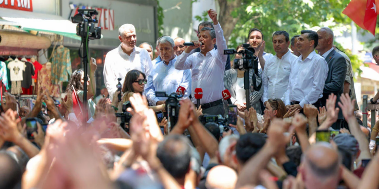 Özgür Özel'den Adana'dan Seslendi: 'Mücadeleyi Sürdüreceğiz, Biz Kazanacağız'