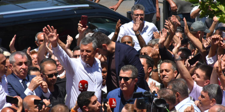 Özgür Özel'den Niğde'de İktidar Yürüyüşü Mesajı: Son Bir Kişi Kalsak da Bu Yoldan Dönmeyiz