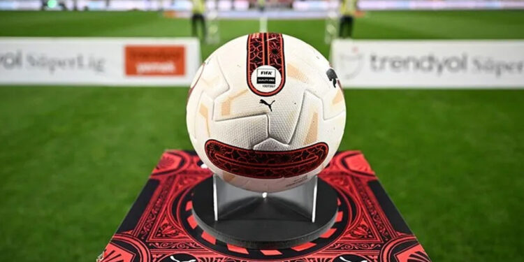 Süper Lig'de Yeni Sezonun Fikstürü Çekildi: İşte Dev Derbilerin Oynanacağı Haftalar!