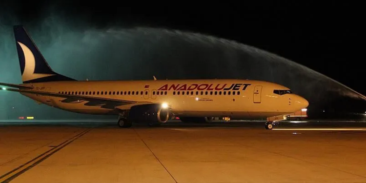 Trabzon'da Kalkışa Dakikalar Kala Sigara Krizi: Uçak Geri Döndü