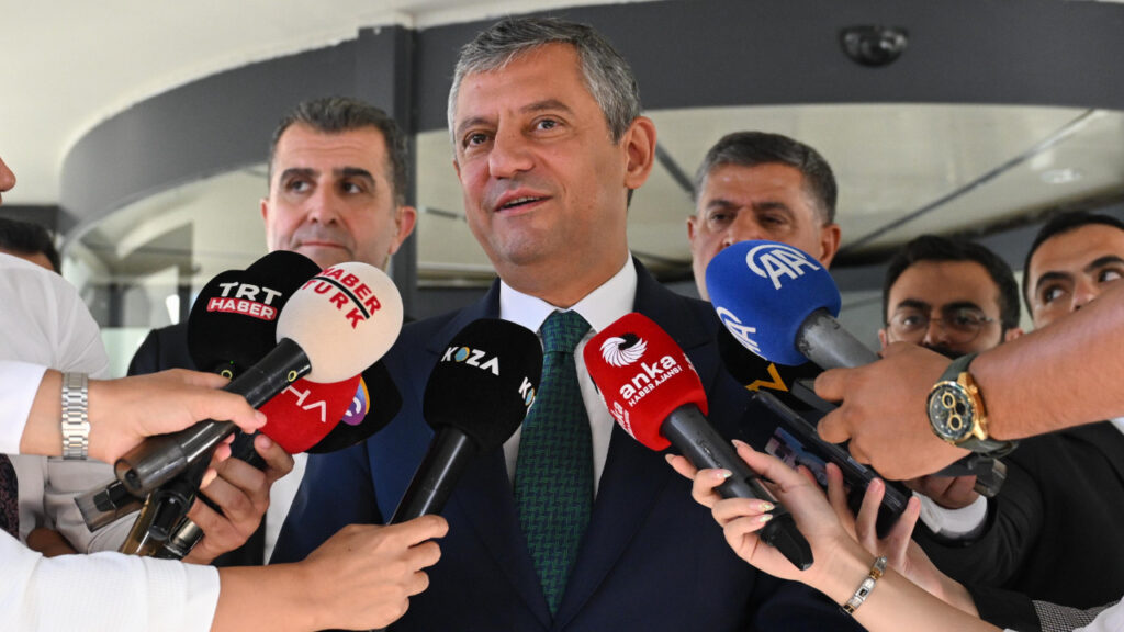 YENİ Parti Lideri Özgür Özel'den İlk Açıklama: 'Yolumuz İktidar Yoludur'