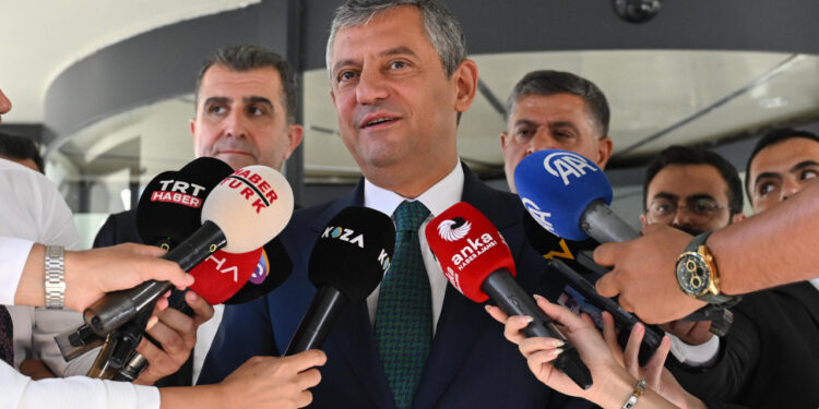 YENİ Parti Lideri Özgür Özel'den İlk Açıklama: 'Yolumuz İktidar Yoludur'