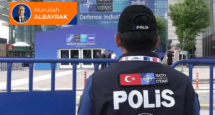 Zombilerden kaçarken özgürlüğü kaybetmek!