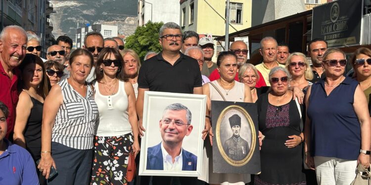  CHP İskenderun ilçe yönetimi toplu olarak istifa etti