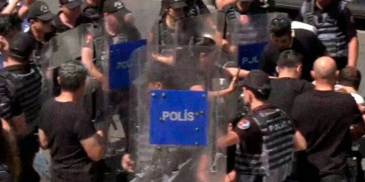 NATO protestolarında gözaltına alınan 131 TKP’li serbest bırakıldı