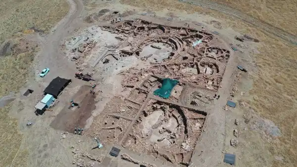 Göbeklitepe’nin çağdaşı Karahantepe’de kazılar başladı: Üstü kapatılan yapı ilk kez kazılacak