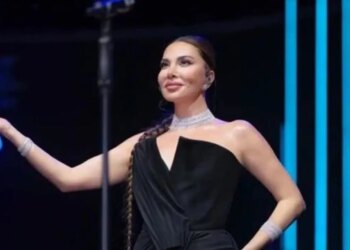 Ebru Yaşar, yaz turnesinde Ayvalık’ta sahne aldı