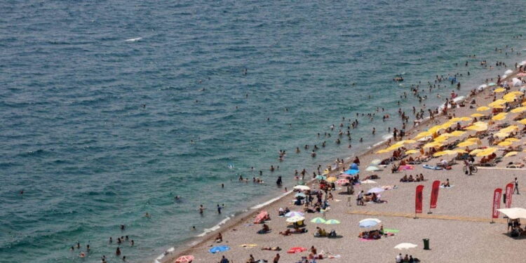 21 Temmuz deniz suyu sıcaklıkları: Antalya, İzmir, Muğla, İstanbul kaç derece?