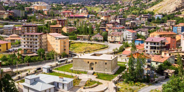 Hakkari Üniversitesi 326 yıllık medreseyi ticarileştirdi
