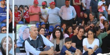 Dilovası’ndaki işçi katliamı için adalet nöbeti sürüyor: Halide Türkoğlu’ndan ziyaret