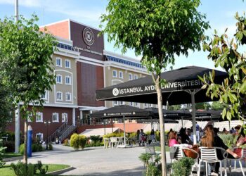 İstanbul Aydın Üniversitesi’nde yaklaşık 100 akademisyen işten çıkarıldı