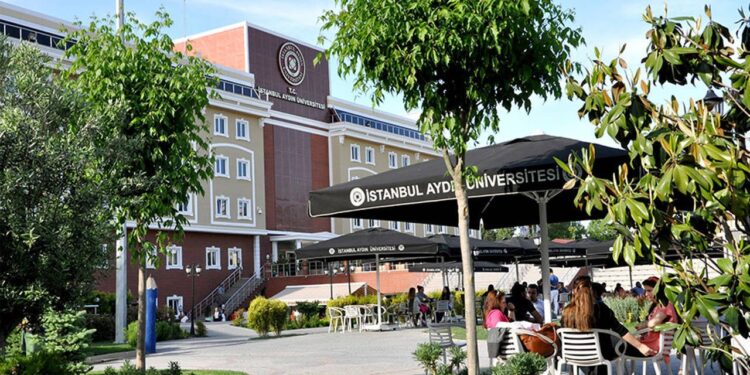 İstanbul Aydın Üniversitesi’nde yaklaşık 100 akademisyen işten çıkarıldı