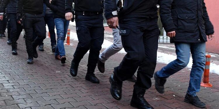 Kamu görevlilerinin de olduğu 37 kişiye gözaltına alındı
