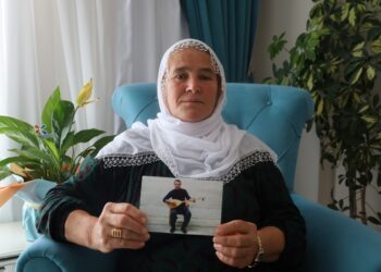 Ayağı kırılan tutsak 9 gündür hastaneye götürülmüyor: Sadece baston, sargı bezi ve krem verildi