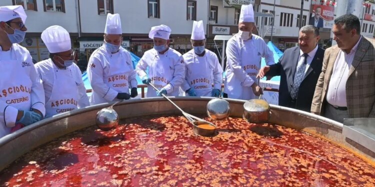 Dev kazanda hazırlanan kuru fasulye ile dünya rekoru kırıldı