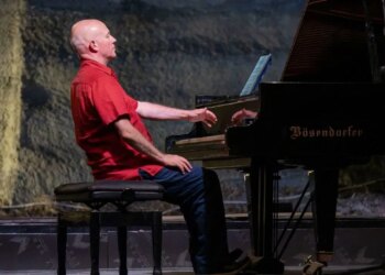 23. Uluslararası Gümüşlük Müzik Festivali’nde İngiliz piyanist Charles Owen konser verdi